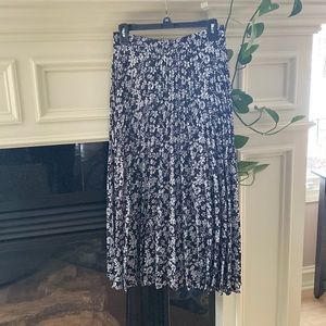 Max Studio Pleated maxi skirt